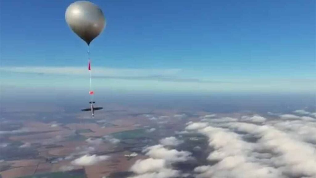 Ucrânia testa drone Hornet lançado de balão aerostático. X @front_ukrainian